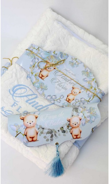 Trusou de botez cu eucalipt si ursuleti pe fundal bleu mint Little Blue Bear 8